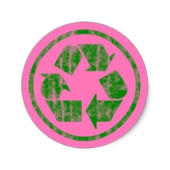 Meet your Posher, Lupita - Picture 1 of 1